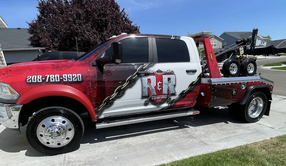 R&R Towing recovery truck