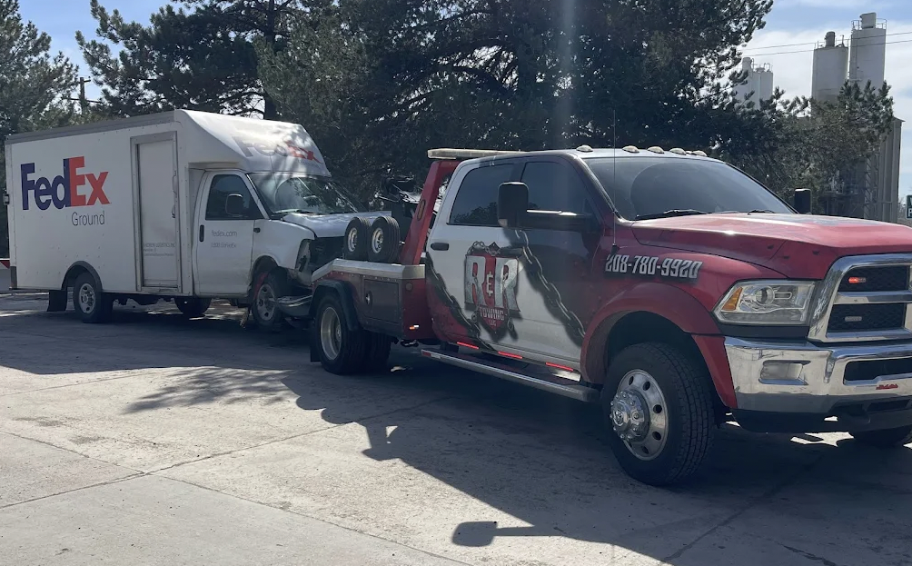 R&R Towing recovery scene
